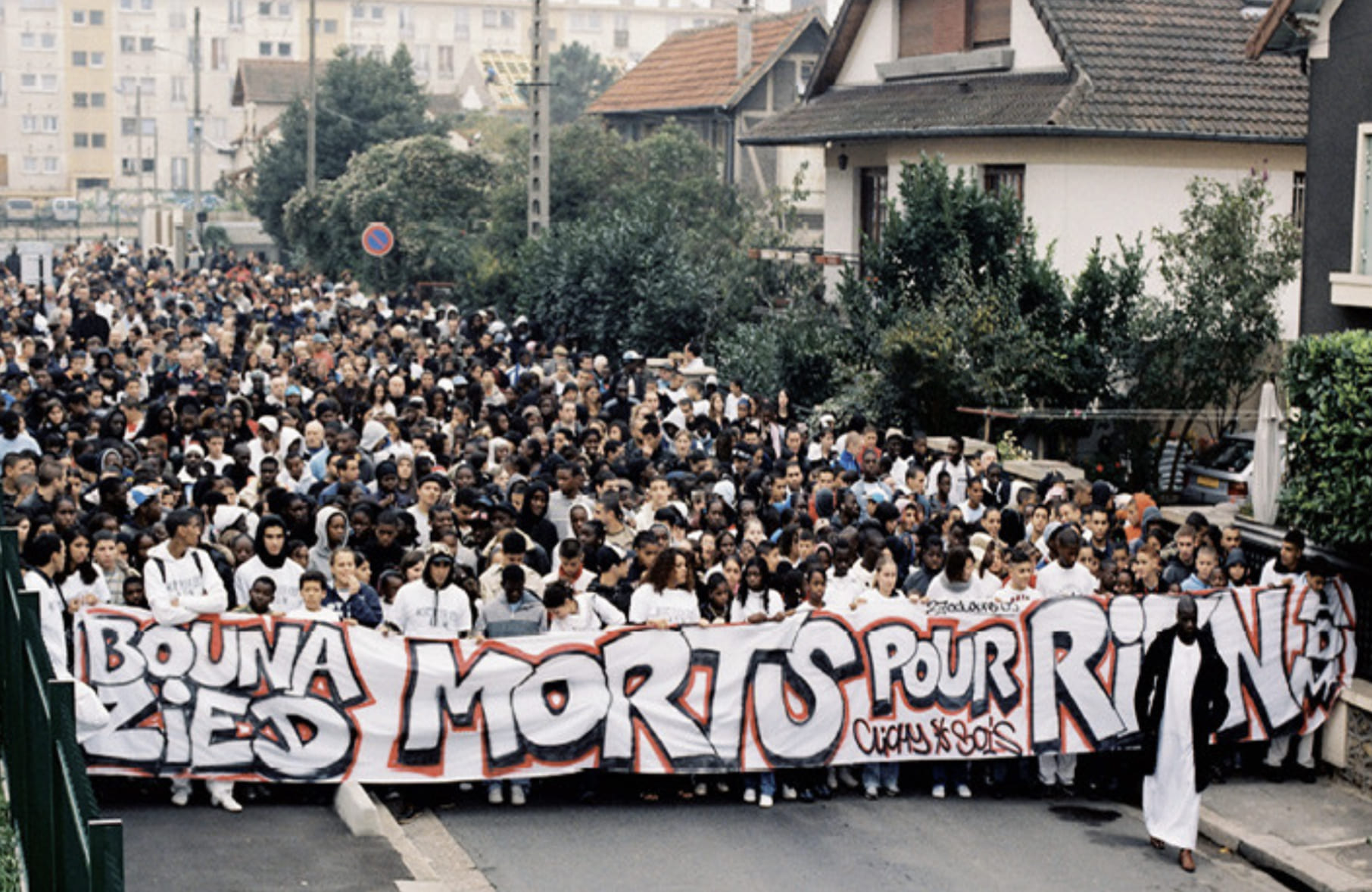 Marche d'hommage à Clichy-sous-Bois, le 27 octobre 2006, un an après le décès de Zyed Benna et Bouna Traoré.