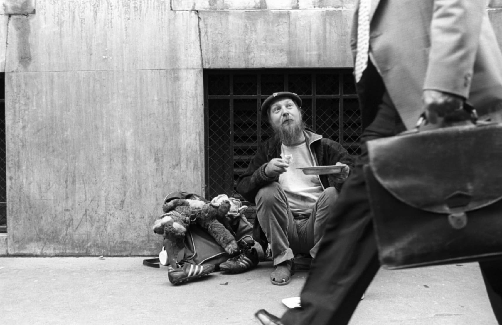 Depuis 1989, le photographe Olivier Coulange met des visages, des noms, des histoires sur les sans-abris qu'il accompagne. « Princess Hannah, avec les sans-abris », 1989-1994 ©Olivier Coulange